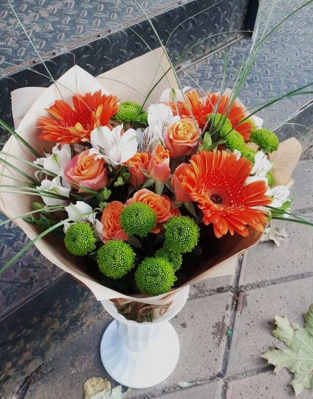Букет цветов из: Герберы, Хризантемы, Альстромерии и Розы в Кинели Самарская область