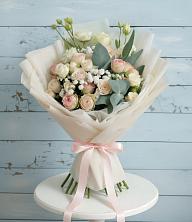 Букет цветов из:  Розы и Лизиантусы в Кинели Самарская область