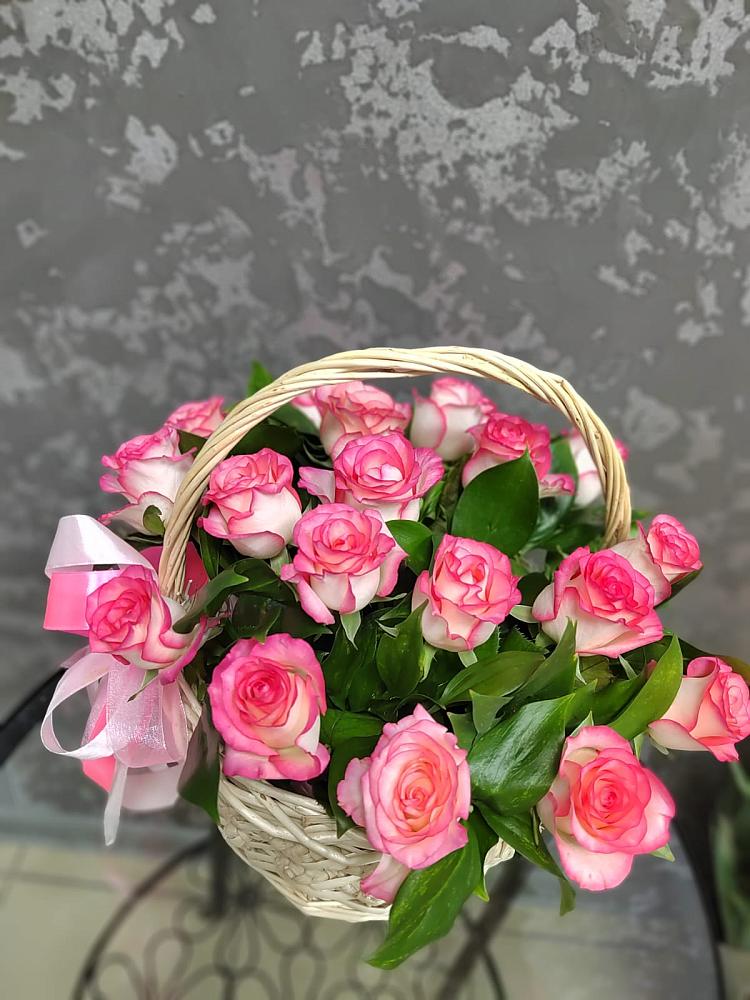 Цветочная композиция из Розы в корзине в Кинели Самарская область