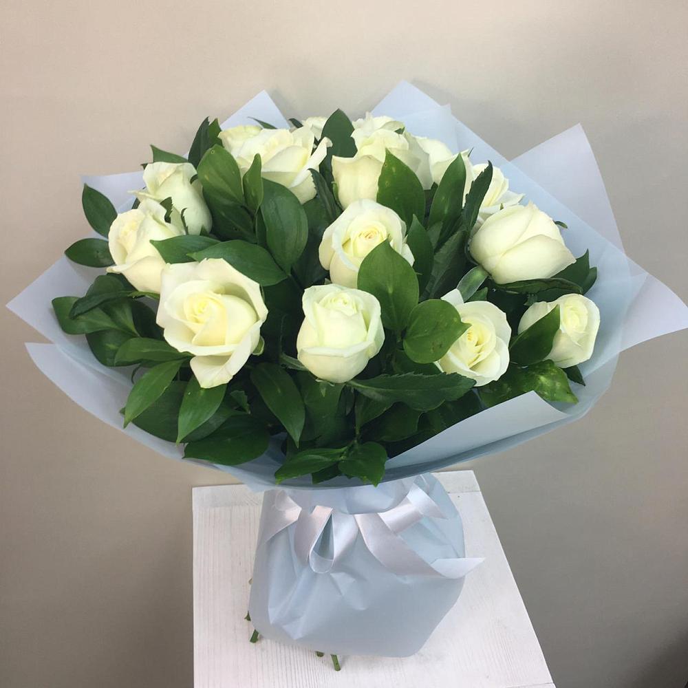 Букет 15 Белых роз Проуд в Кинели Самарская область