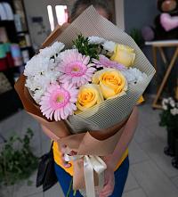 Букет цветов из:  Герберы, Розы и Хризантемы в Кинели Самарская область