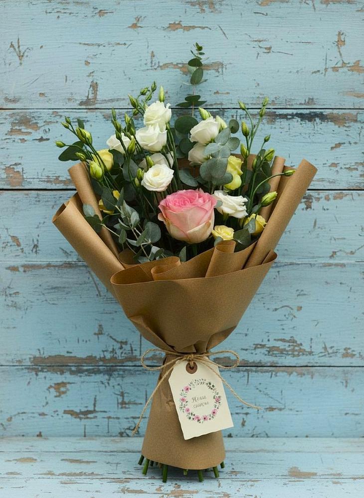 Букет цветов из: Розы и Лизиантусы в Кинели Самарская область