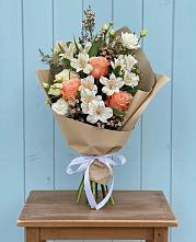 Букет цветов из:  Альстромерии, Лизиантусы, Розы и Хризантемы в Кинели Самарская область