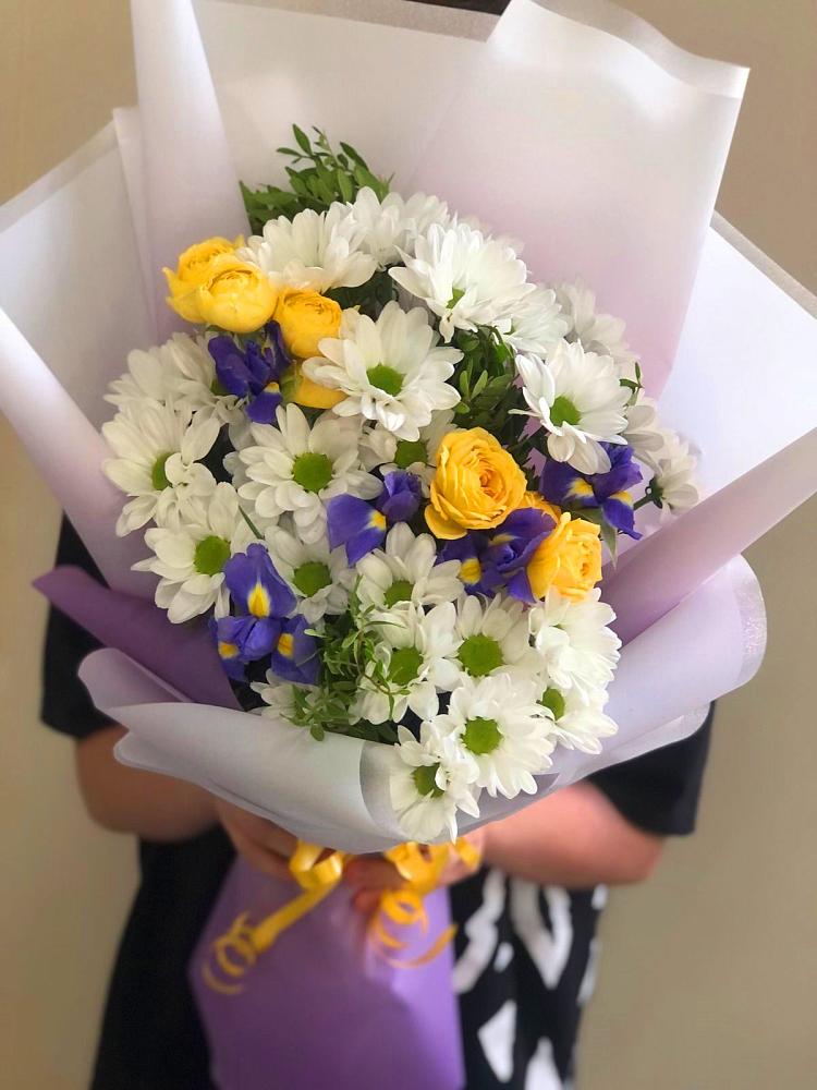 Букет цветов из: Ирисы, Хризантемы и Розы в Кинели Самарская область