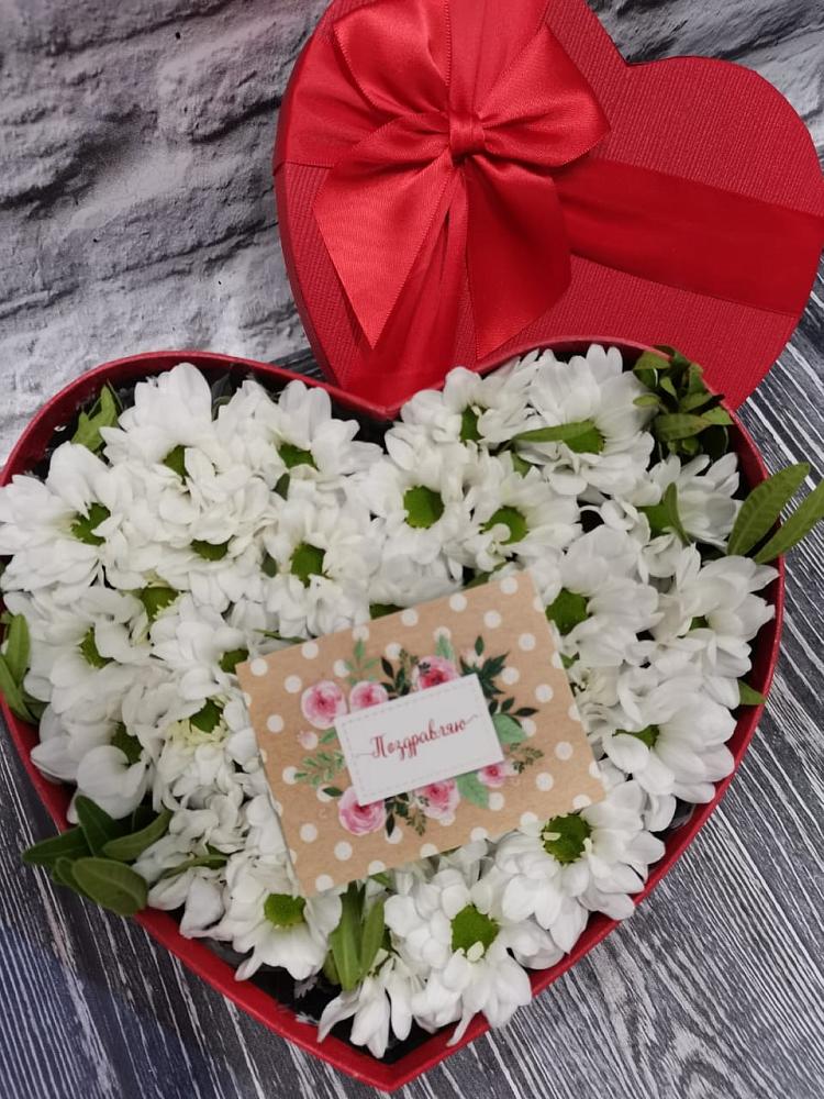 Цветочная композиция из Хризантемы в виде сердца в Кинели Самарская область