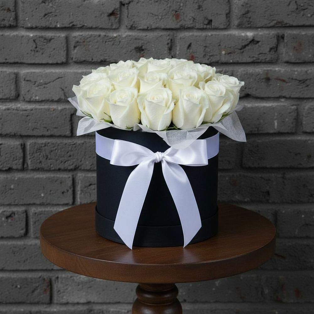 Цветочная композиция из Розы в шляпной коробке в Кинели Самарская область